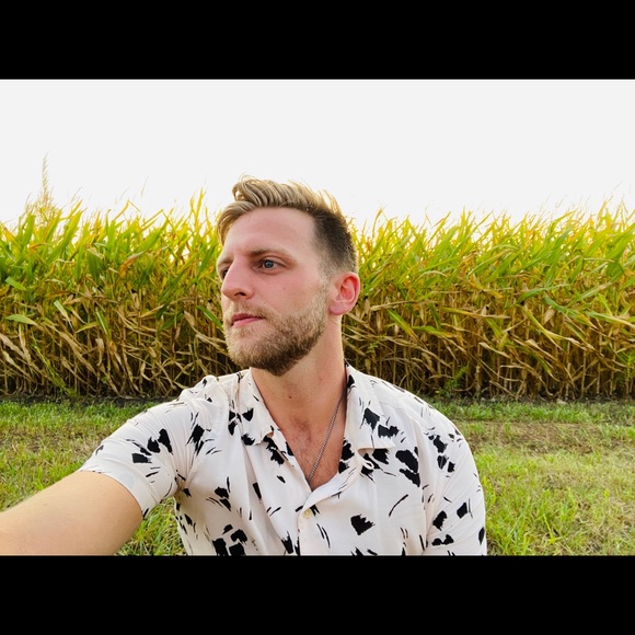 Meet your Posher, Lukas - Picture 3 of 4